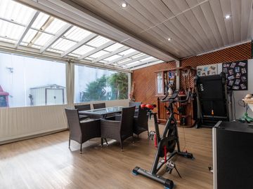 Casa de 5 ambientes en venta Barrio El Mirador Hurlingham triplex con patio