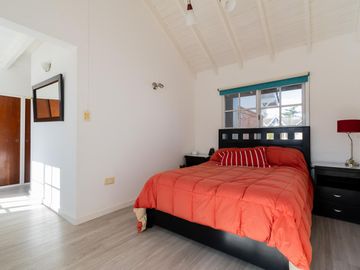 Casa de 5 ambientes en venta Barrio El Mirador Hurlingham triplex con patio