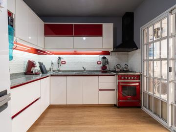 Casa de 5 ambientes en venta Barrio El Mirador Hurlingham triplex con patio