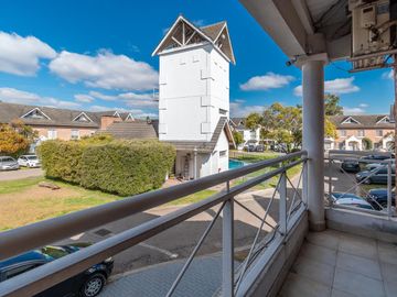 Casa de 5 ambientes en venta Barrio El Mirador Hurlingham triplex con patio