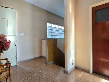 CASA 5 AMBIENTES COCHERA PATIO