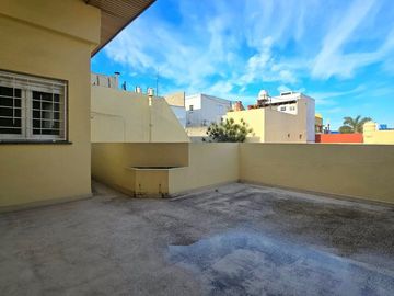 CASA 5 AMBIENTES COCHERA PATIO
