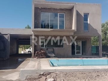 VENTA CASA 4 DORM. A TERMINAR CON PISCINA