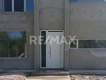 VENTA CASA 4 DORM. A TERMINAR CON PISCINA