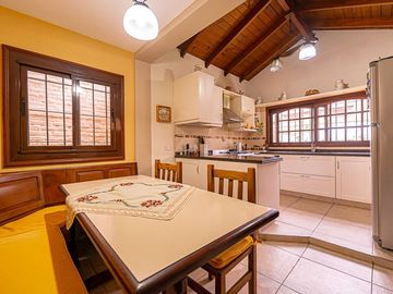 CASA VENTA SAN ISIDRO JARDIN PILETA APTO CREDITO