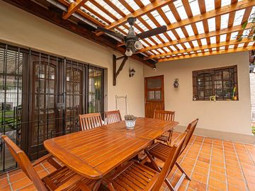 CASA VENTA SAN ISIDRO JARDIN PILETA APTO CREDITO