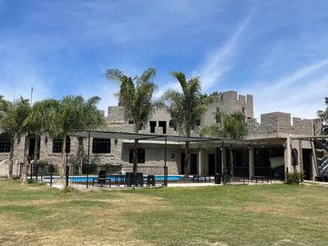 Quinta Salon de Fiestas - Venta Castillo
