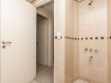 SEMI PISO 3  AMB. EN LANUSITA C/COCHERA BAULERA