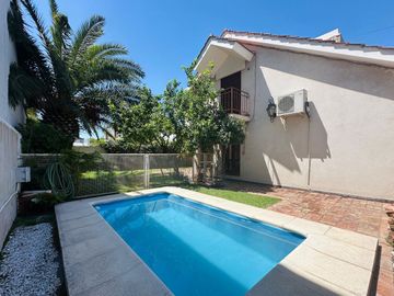 Casa en Av. Belgrano Sur 291 esquina M. Pampeanos