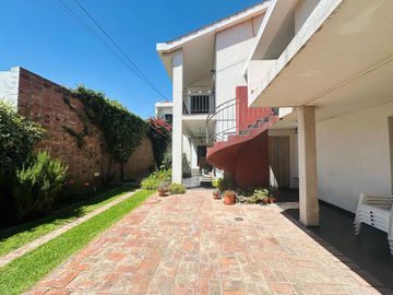 Casa en Av. Belgrano Sur 291 esquina M. Pampeanos