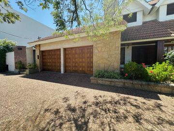 Casa en Av. Belgrano Sur 291 esquina M. Pampeanos
