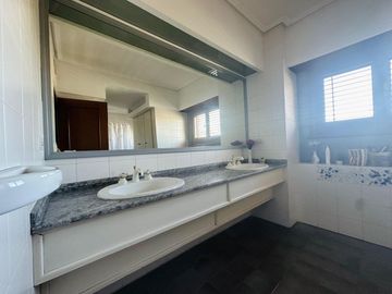 Casa en Av. Belgrano Sur 291 esquina M. Pampeanos