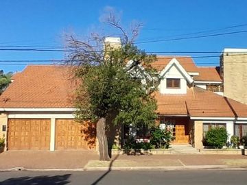 Casa en Av. Belgrano Sur 291 esquina M. Pampeanos