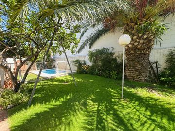 Casa en Av. Belgrano Sur 291 esquina M. Pampeanos