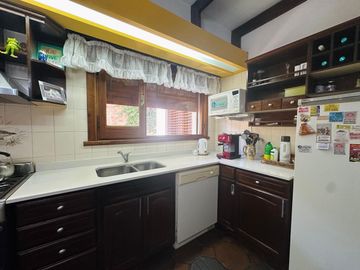 Casa en Av. Belgrano Sur 291 esquina M. Pampeanos