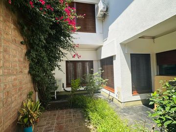 Casa en Av. Belgrano Sur 291 esquina M. Pampeanos