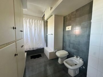Casa en Av. Belgrano Sur 291 esquina M. Pampeanos