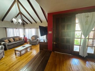 Casa en Av. Belgrano Sur 291 esquina M. Pampeanos