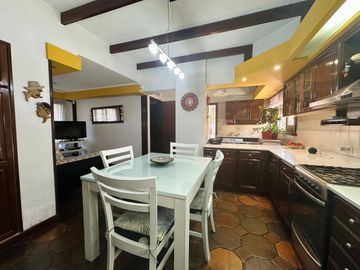Casa en Av. Belgrano Sur 291 esquina M. Pampeanos