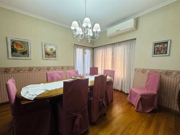 Casa en Av. Belgrano Sur 291 esquina M. Pampeanos