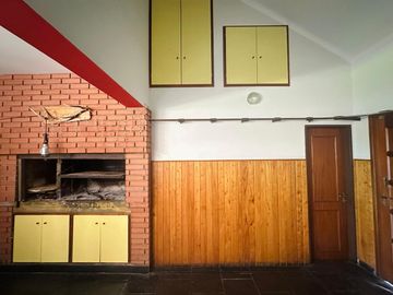 Casa en Av. Belgrano Sur 291 esquina M. Pampeanos