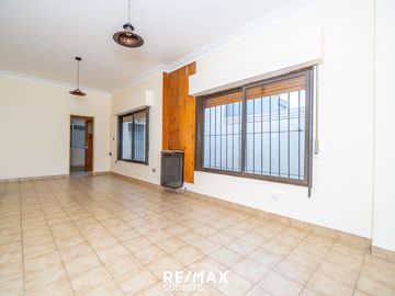 VENTA CASA CARONTI 700 ESPECTACULAR UBICACIÓN