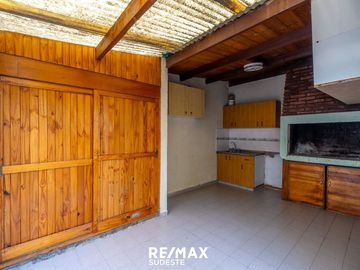 VENTA CASA CARONTI 700 ESPECTACULAR UBICACIÓN