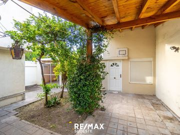 VENTA CASA CARONTI 700 ESPECTACULAR UBICACIÓN