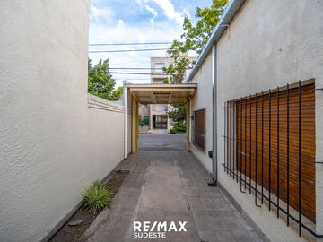 VENTA CASA CARONTI 700 ESPECTACULAR UBICACIÓN
