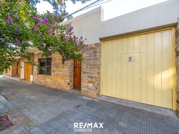 VENTA CASA CARONTI 700 ESPECTACULAR UBICACIÓN