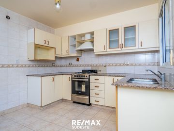 VENTA CASA CARONTI 700 ESPECTACULAR UBICACIÓN