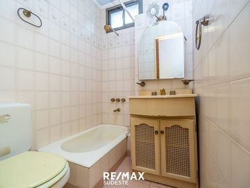 VENTA CASA CARONTI 700 ESPECTACULAR UBICACIÓN
