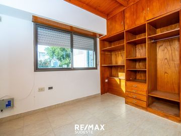 VENTA CASA CARONTI 700 ESPECTACULAR UBICACIÓN