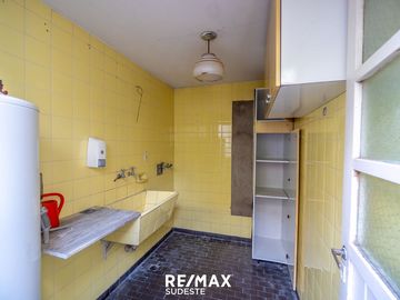 VENTA CASA CARONTI 700 ESPECTACULAR UBICACIÓN