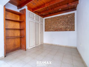 VENTA CASA CARONTI 700 ESPECTACULAR UBICACIÓN