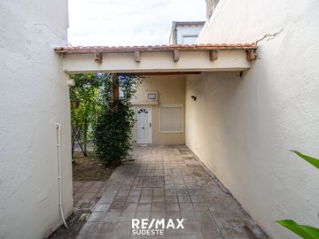 VENTA CASA CARONTI 700 ESPECTACULAR UBICACIÓN