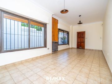 VENTA CASA CARONTI 700 ESPECTACULAR UBICACIÓN