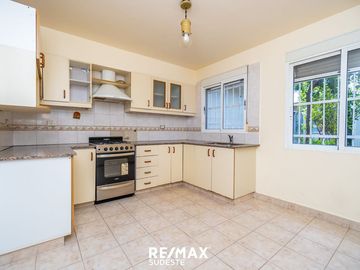 VENTA CASA CARONTI 700 ESPECTACULAR UBICACIÓN