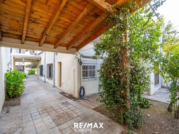 VENTA CASA CARONTI 700 ESPECTACULAR UBICACIÓN