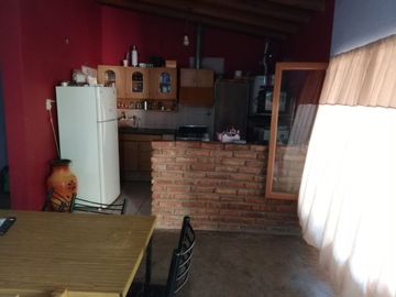 VENTA AMPLIA CASA BARRIO 25 DE MAYO RODEO DEL MEDI