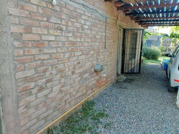 VENTA AMPLIA CASA BARRIO 25 DE MAYO RODEO DEL MEDI