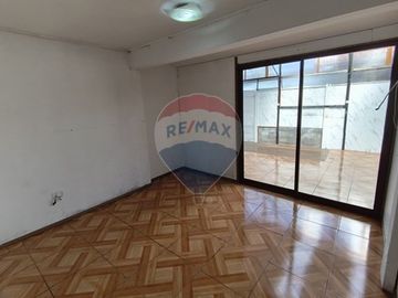 SE VENDE CASA AMPLIA E ILUMINADA