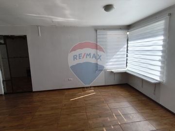 SE VENDE CASA AMPLIA E ILUMINADA