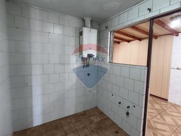SE VENDE CASA AMPLIA E ILUMINADA