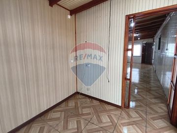 SE VENDE CASA AMPLIA E ILUMINADA