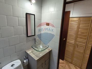 SE VENDE CASA AMPLIA E ILUMINADA