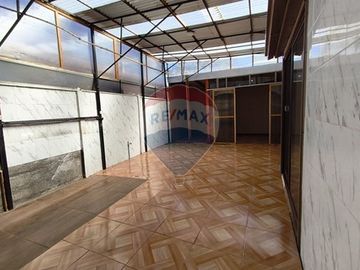 SE VENDE CASA AMPLIA E ILUMINADA