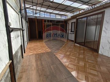 SE VENDE CASA AMPLIA E ILUMINADA