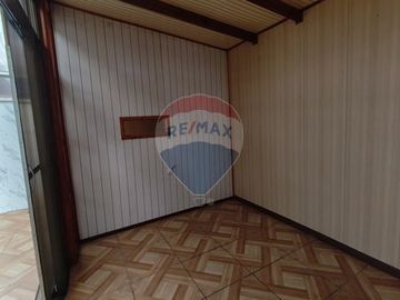 SE VENDE CASA AMPLIA E ILUMINADA