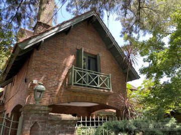 MUY LINDA CASA EN VENTA EN LOMAS DE SAN ISIDRO, EXCELENTE ENTORNO